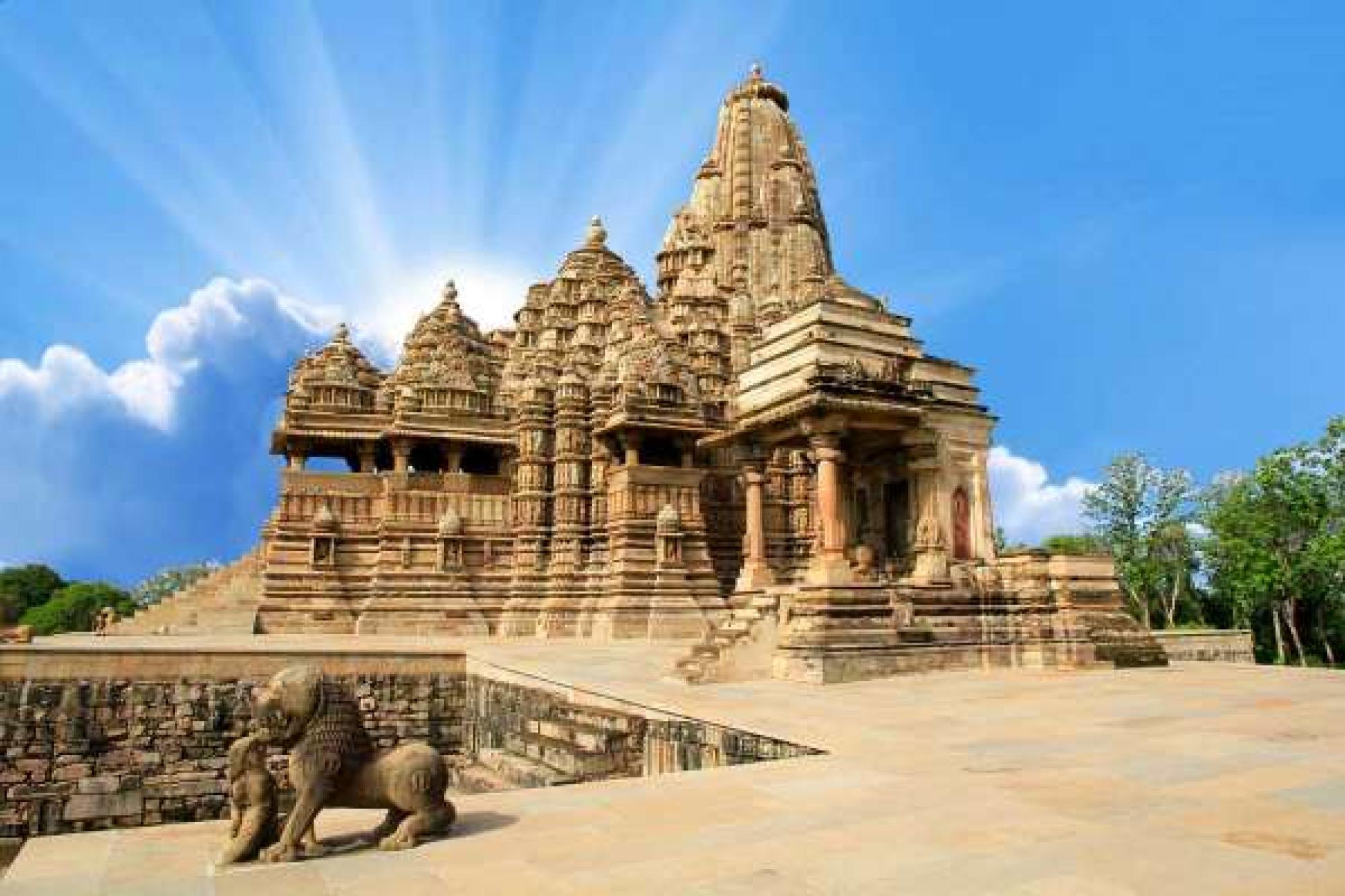 Golden Triangle Tour with Khajuraho and Varanasi